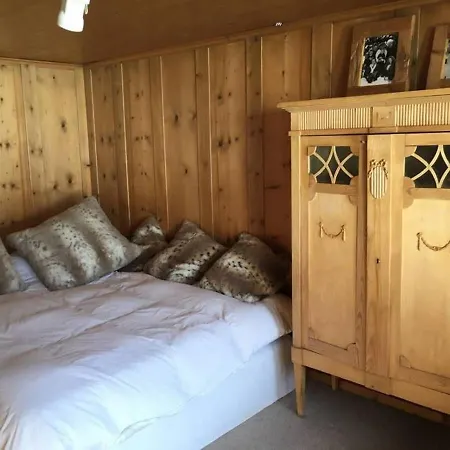 Semesterbostad Cosy Authentic In Bei Gstaad